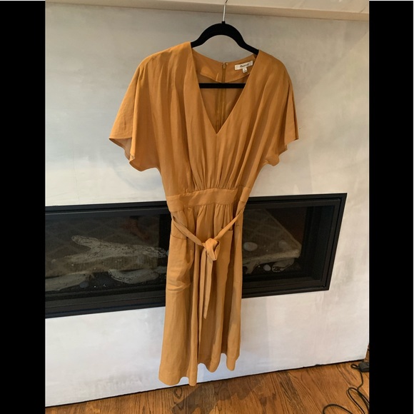 Madewell Dresses & Skirts - Madewell dress vneck front pockets